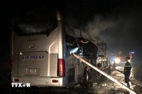 Kon Tum: Cháy xe khách tuyến Bắc-Nam, hành khách may mắn thoát nạn