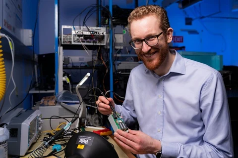 Australia chế tạo máy tính lượng tử cầm tay hoạt động ở nhiệt độ phòng