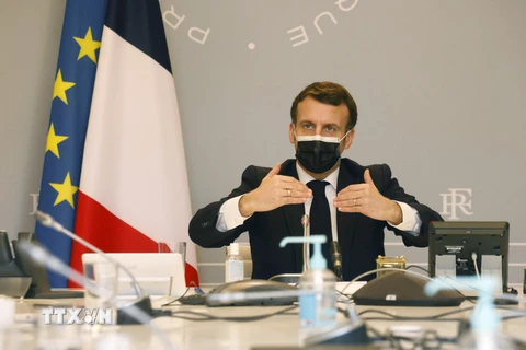 Tổng thống Pháp thông báo đóng cửa trường học, gia hạn phong tỏa Paris