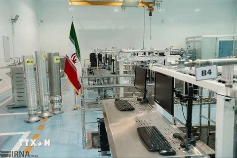 Tổng thống Iran tuyên bố bắt đầu sản xuất urani 60% để đáp trả Israel