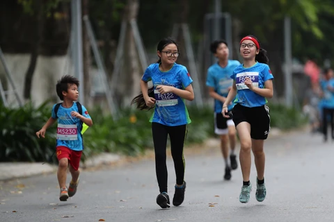 Những vận động viên điền kinh nhí ở giải chạy Ecopark Marathon 2021