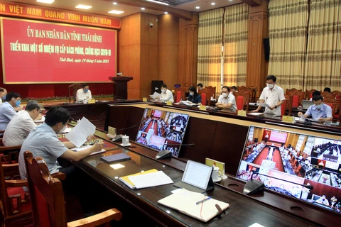 Ủy ban nhân dân tỉnh Thái Bình họp triển khai một số nhiệm vụ cấp bách phòng, chống dịch COVID-19. (Ảnh: Thế Duyệt)