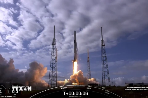Các đối thủ cạnh tranh cảnh báo nguy cơ SpaceX “độc chiếm” không gian