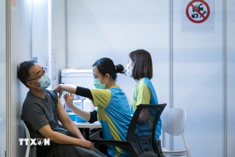 Người dân Hong Kong đi tiêm vaccine có thể trúng nhà 32 tỷ đồng