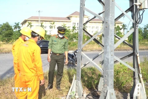 Quảng Trị: Điều tra vụ hàng chục thanh giằng cột điện bị mất trộm