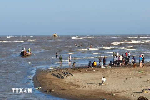Thanh Hóa: Ra biển tắm, ba em nhỏ bị đuối nước thương tâm