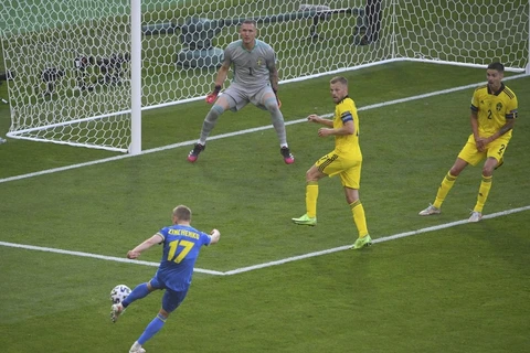 Zinchenko ghi dấu ấn đầu giúp Ukraine lọt vào Tứ kết EURO 2020