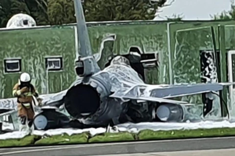 Máy bay chiến đấu Bỉ đâm vào tòa nhà trong căn cứ không quân Hà Lan