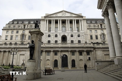 BoE bỏ hạn chế về chia cổ tức của các ngân hàng thương mại