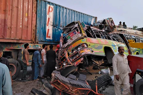 Tai nạn xe buýt kinh hoàng ở Pakistan khiến 33 người thiệt mạng