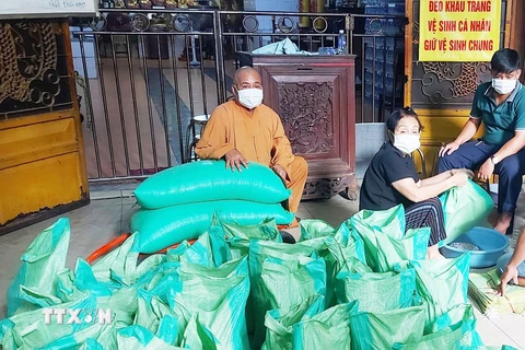 Giáo hội Phật giáo kêu gọi tăng ni, phật tử cấm túc, ủng hộ chống dịch