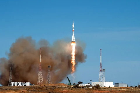 Tàu vũ trụ Soyuz MS-17 rời bệ phóng tại sân bay vũ trụ Baikonur của Nga ở Kazakhstan. (Ảnh: AFP/TTXVN)