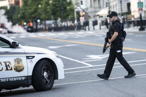 Mỹ: Nổ súng gần Nhà Trắng, cảnh sát đang truy tìm nghi phạm