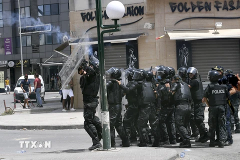 Tunisia triển khai quân đội tại thủ đô sau khi Quốc hội bị đình chỉ