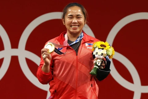 Nữ VĐV Philippines được chào đón như người hùng khi trở về từ Olympic