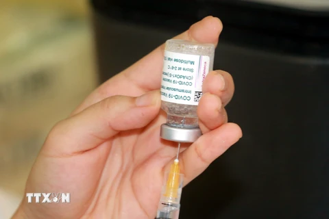 Anh và Séc viện trợ 665 nghìn liều vaccine phòng COVID-19 cho Việt Nam