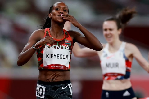 VĐV Kenya phá kỷ lục Olympic tồn tại 33 năm ở nội dung chạy 1.500m nữ