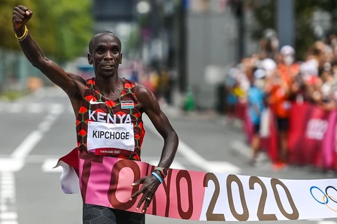 Vận động viên Eliud Kipchoge 2 năm liên tiếp giành Huy chương Vàng marathon tại Olympic. (Ảnh: Getty Images)