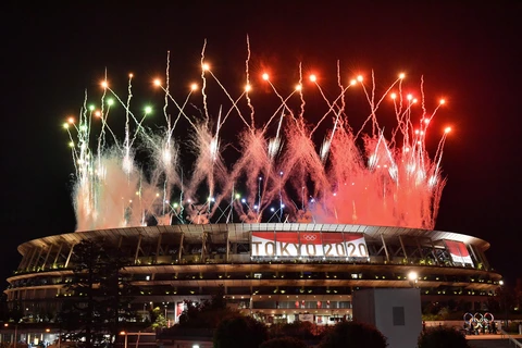 Màn pháo hoa kết thúc lễ bế mạc Olympic Tokyo 2020 trên sân vận động Olympic ở Tokyo, Nhật Bản ngày 8/8/2021. (Ảnh: AFP/TTXVN)
