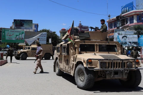 Lực lượng an ninh Afghanistan trong cuộc giao tranh với phiến quân Taliban tại tỉnh Kunduz ngày 19/5/2020. (Ảnh: AFP/TTXVN)