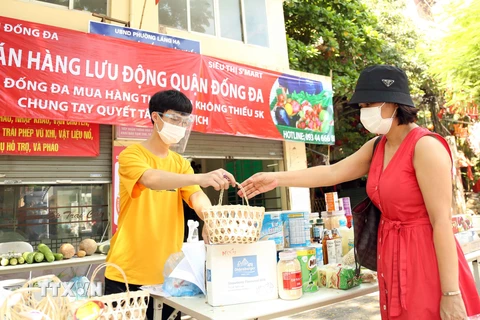 Dịch COVID-19: Hà Nội đưa hàng hóa lưu động đến tận khu dân cư