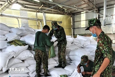 Khẩn trương xuất cấp hơn 15.350 tấn gạo dự trữ cho TP.HCM, Long An