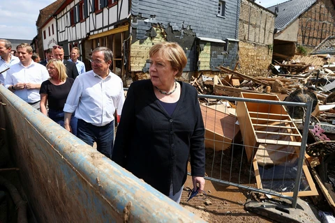 Thủ tướng Đức Merkel tới vùng lũ nhằm lấy lại hình ảnh cho CDU/CSU