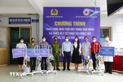 Tuyên Quang: Tiếp nhận máy thở oxy dòng cao hỗ trợ điều trị COVID-19