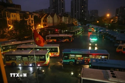 [Photo] Vận tải hành khách tại Hà Nội bắt đầu hoạt động trở lại