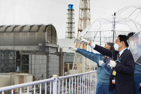 Tân Thủ tướng Nhật Bản thị sát nhà máy điện hạt nhân Fukushima