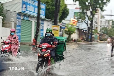 Hà Nội mưa lạnh đến cuối tuần, Trung Bộ bước vào đợt mưa lớn