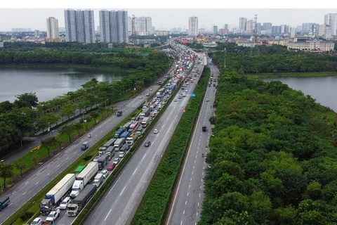 Hà Nội: Tai nạn ở cầu Thanh Trì gây ùn tắc kéo dài đường vành đai 3