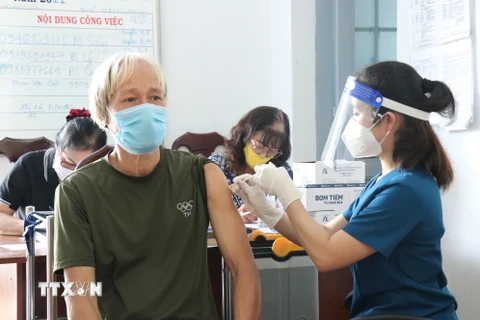 Buôn Ma Thuột khẩn trương bao phủ vaccine cho người từ 18 tuổi trở lên
