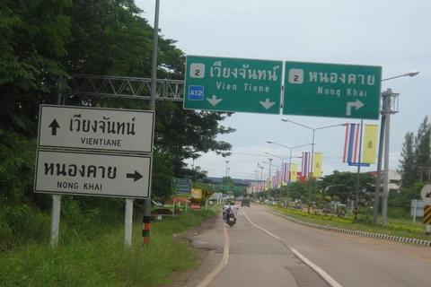 Thái Lan và Lào nhất trí thúc đẩy phát triển hạ tầng kết nối hai nước