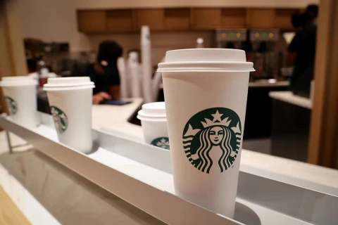 Starbucks kết hợp với Amazon Go mở cửa hàng càphê “không thu ngân”