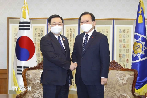 Chủ tịch Quốc hội Vương Đình Huệ hội kiến Thủ tướng Hàn Quốc 