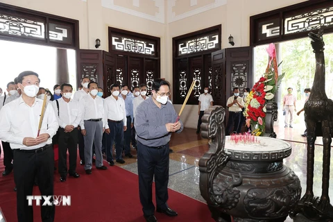 Thủ tướng Phạm Minh Chính dâng hương nguyên lãnh đạo Chính phủ