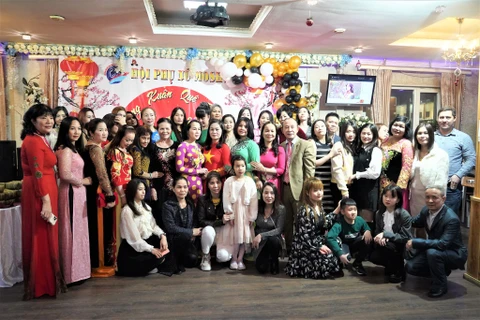Hội Phụ nữ Việt Nam tại Moskva của Nga tổ chức mừng Xuân quê hương