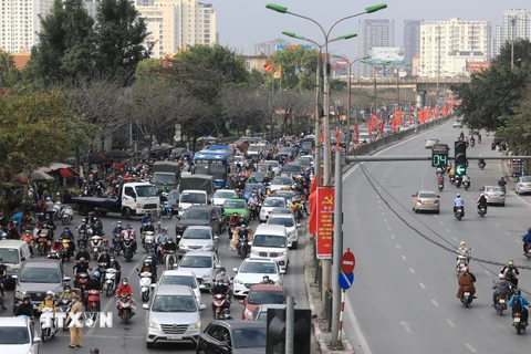 [Photo] Người dân đổ về quê đón Tết, cửa ngõ Thủ đô ùn tắc kéo dài