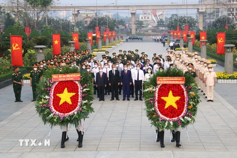Lãnh đạo TP Hồ Chí Minh dâng hương tưởng nhớ Chủ tịch Hồ Chí Minh