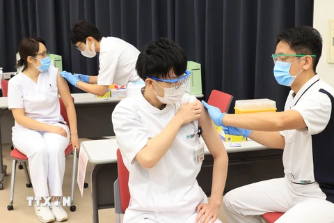 Nhật Bản: Sốt sau tiêm càng cao, hiệu quả vaccine COVID-19 càng lớn