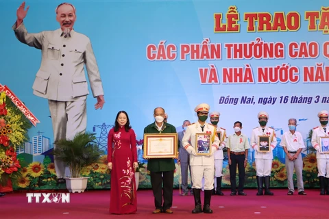 Trao tặng phần thưởng cao quý cho các tập thể, cá nhân ở Đồng Nai