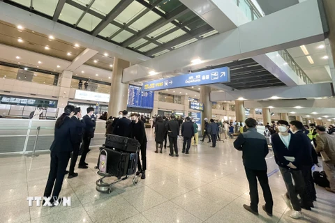 Sảnh đến Sân bay Quốc tế Incheon nhộn nhịp hơn sau khi Hàn Quốc nới lỏng biện pháp phòng dịch COVID-19. (Ảnh: Anh Nguyên/TTXVN)