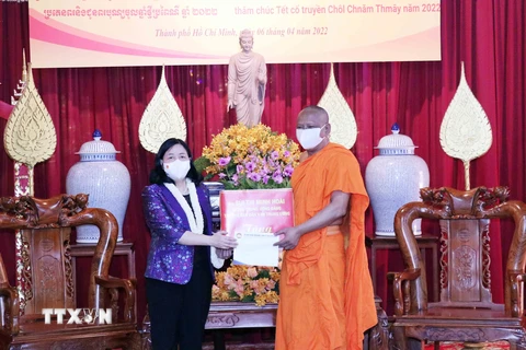 Trưởng Ban Dân vận Trung ương chúc Tết cổ truyền đồng bào Khmer
