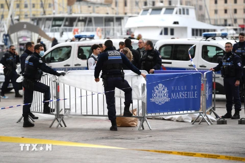 Cảnh sát Pháp truy lùng đối tượng đặt bưu kiện chứa chất nổ