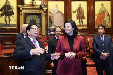 Thủ tướng Phạm Minh Chính hội kiến Chủ tịch Thượng viện Bỉ D’Hose