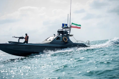 Iran thông báo bắt giữ một tàu nước ngoài buôn lậu xăng dầu