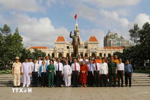 Lãnh đạo TP Hồ Chí Minh dâng hương tưởng niệm các anh hùng liệt sỹ 