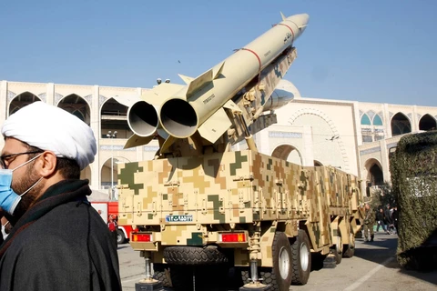 Lực lượng Vệ binh Cách mạng Hồi giáo Iran ra mắt 2 tên lửa đạn đạo mới