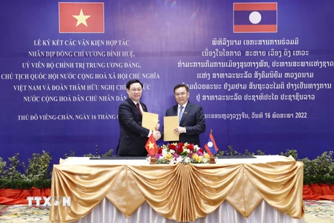 [Photo] Lễ ký kết các văn kiện hợp tác giữa Quốc hội Việt Nam và Lào